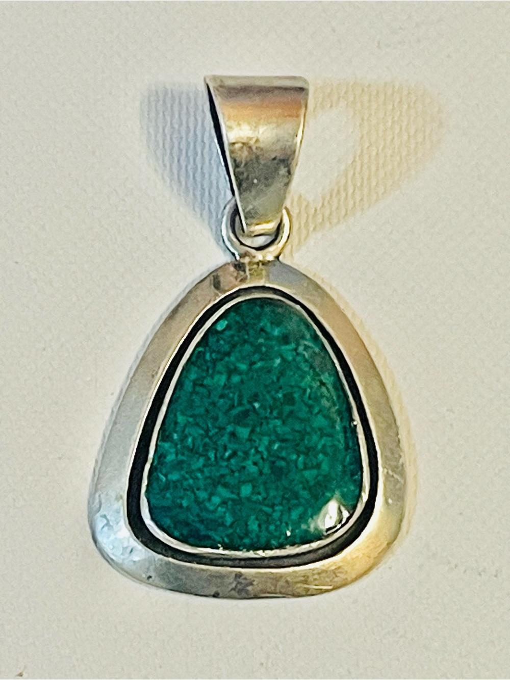 VTG NATIVE AMERICAN NAVAJO STERLING GREEN TURQUOISE CHIPS
PENDANT 11 G